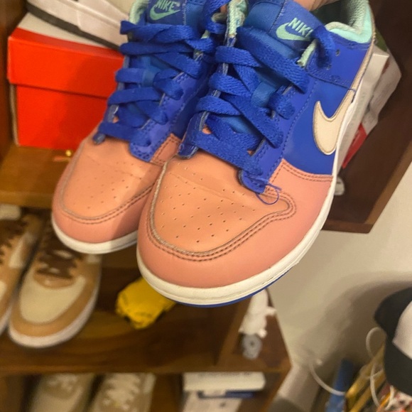 Womens Nike Dunks - Picture 3 of 4